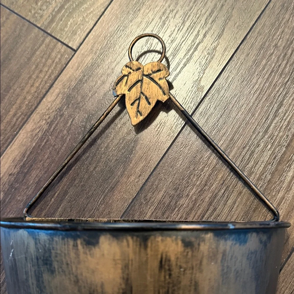Rustic Metal Hanging Wall Basket Swirled Design Handle Garden Decor Leaf vase